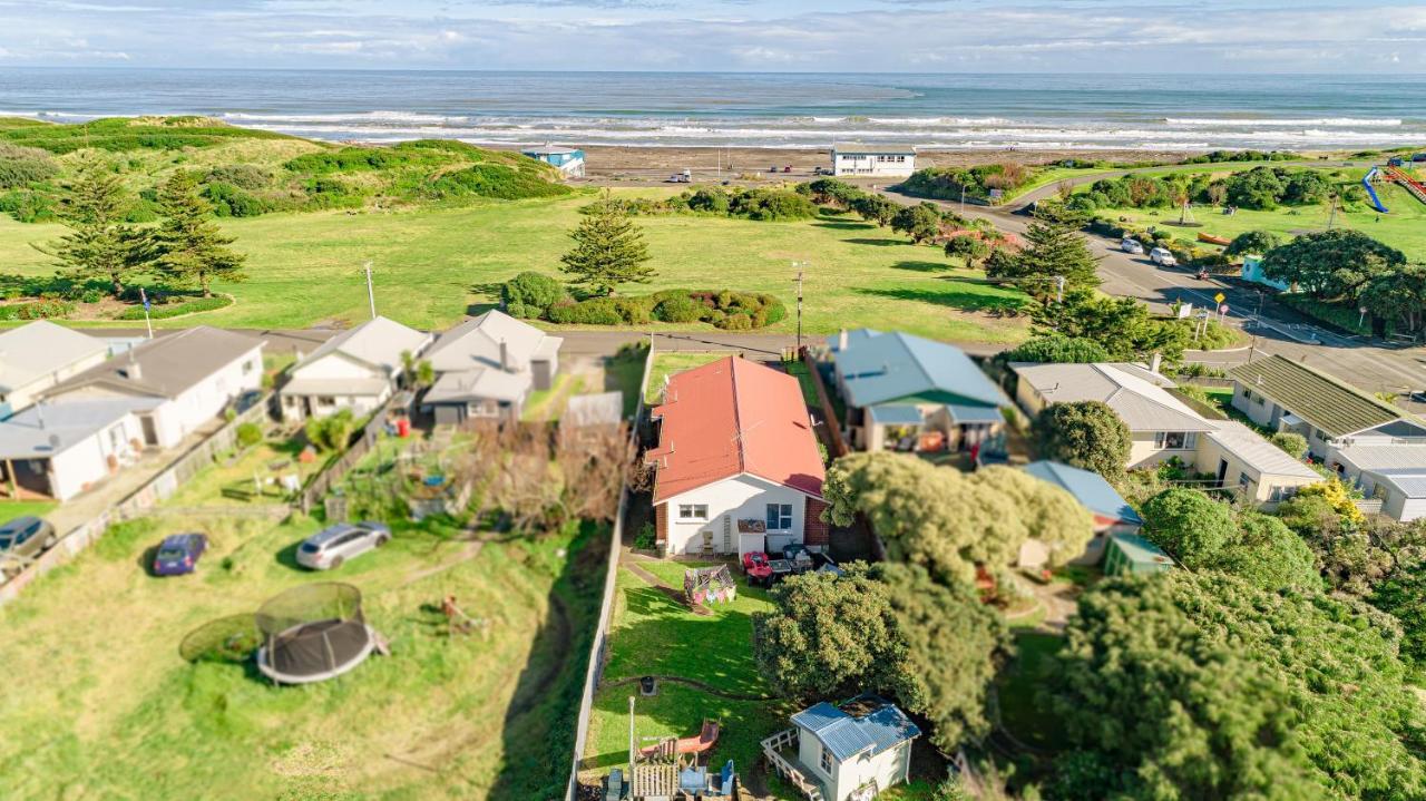 Le Riva Bed And Breakfast By The Beach Whanganui Exterior photo