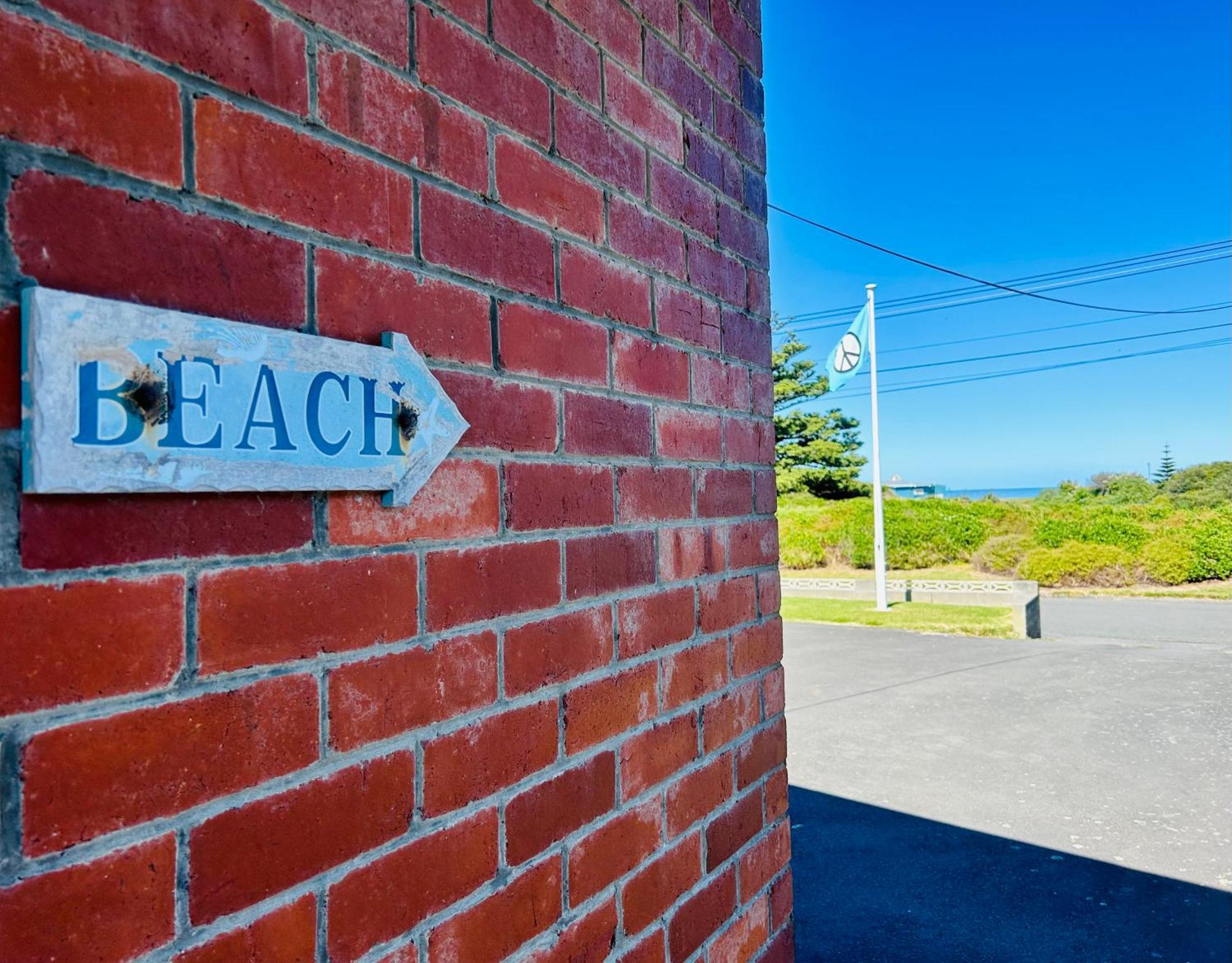 Le Riva Bed And Breakfast By The Beach Whanganui Exterior photo